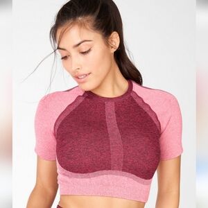 NET Fabletics Helena Seamless Crop Top - Matenta